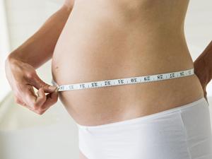 Túlsúlyos lehet a terhesség alatt diétázó anya gyermeke