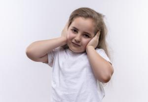 Hallásromlással fenyegeti a gyermekeket a zenés rendezvények többsége a szakemberek szerint