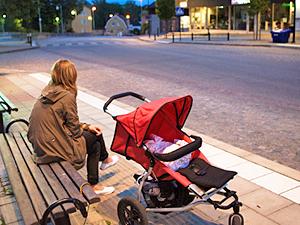 Magányos szülőnek lenni káros az egészségre
