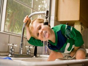 A gyermekek többsége túl kevés vizet fogyaszt